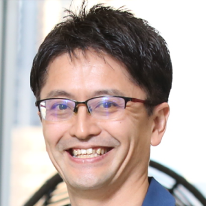 NTTデータに入社後、エンジニアとして開発フレームワークの作成やプロダクト開発などに従事。2013年からインフラ系のプロジェクトにてデータ連携基盤のアーキテクトとして参画し、2018年からデータ分析基盤ソリューション「Trusted Data Foundation®」にPMやアーキテクトとして携わる。2020年よりSnowflakeビジネスの主幹責任者となり、2022年7月より現職。