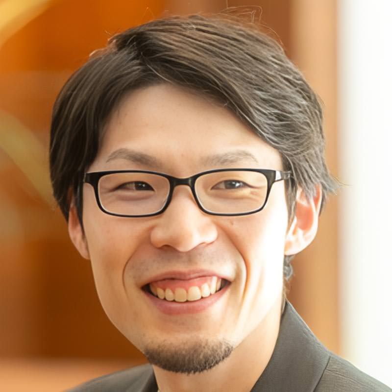 神戸大学大学院修了後、日立製作所にて火力発電所向けシステム設計開発に従事。2019年Tableau入社後、サーバー・クラウド製品のサポートに携わり、DB・ネットワーク・セキュリティ分野まで幅広く対応。2025年よりソリューション統括本部にて製造業のお客様を中心に、現場データ活用によるデータドリブン経営の実現を支援。