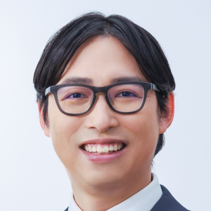ITストラテジー室 室長。大阪市立大学大学院で都市情報学修士を取得。日用品メーカーで営業・販売経理・マーケティングに従事後、大手食品メーカーにて全社デジタル化構想の策定やAI・IoT、CDP、EC活用などデジタル推進をリード。現職ではAI-FirstなDX（AX）を推進し、全社の生産性向上に取り組む。社外のITコミュニティ活動にも積極的に従事。