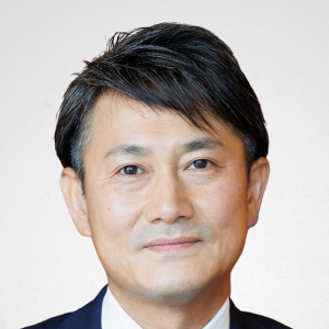 コンサルティングファームおよびソフトウェア/クラウドベンダーを経て、2021年にSnowflakeに入社。プロフェッショナルサービス部門の立ち上げに参画。その後、データクラウド環境の構築・最適化、AI/ML活用の計画・実装支援を通じて、顧客のデータ駆動型経営の実現に貢献。現在は、日本および韓国市場におけるプロフェッショナルサービスを統括し、カスタマーサクセスの推進を牽引している。